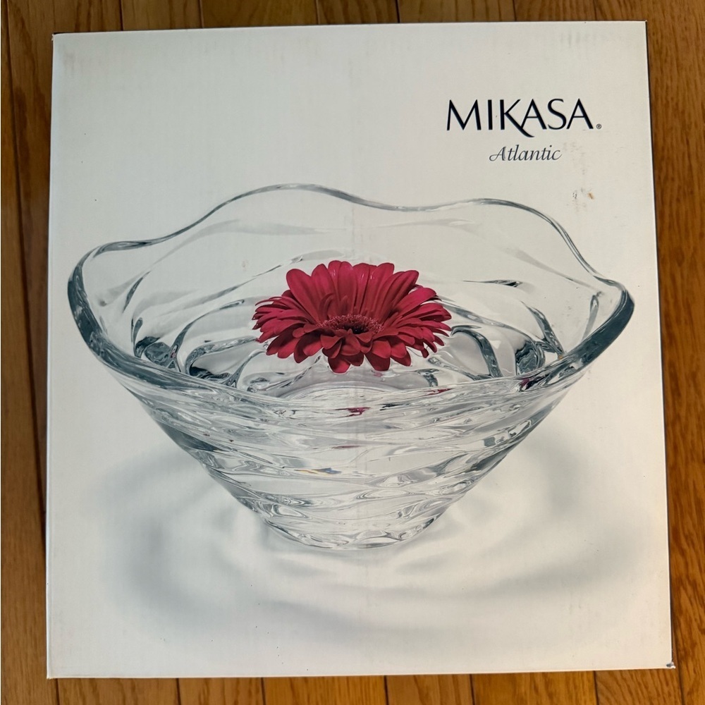 Mikasa Atlantic bowl like new in the original box